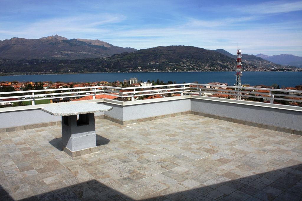 Appartamento monolocale, piccolo attico, con stupenda vista lago a Baveno